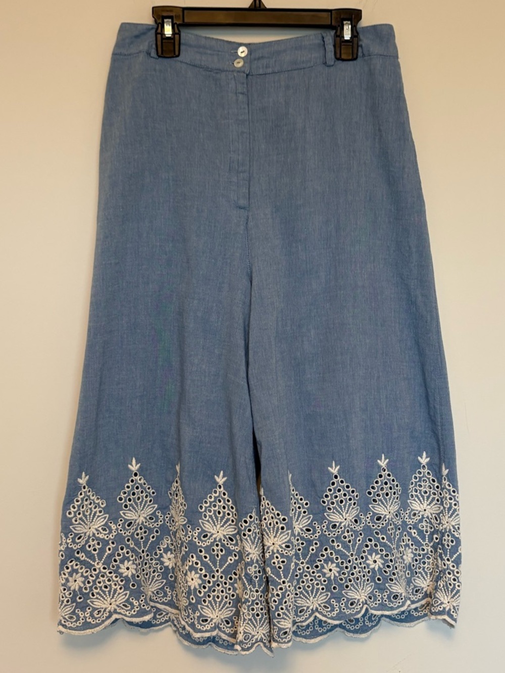 Max Culottes with Scalloped Hemline Eyelet Blue Cropped Pant size L